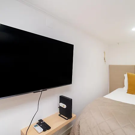 Apartment Whome Quiet Retreat Just Minutes From The Buzz Lissabon