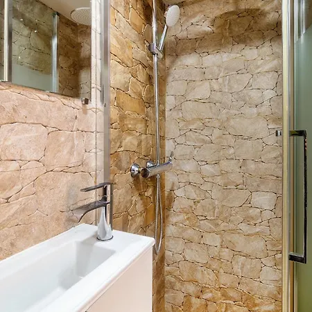 Whome Quiet Retreat Just Minutes From The Buzz Apartment *